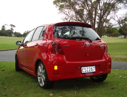 2009 toyota yaris rs review #3