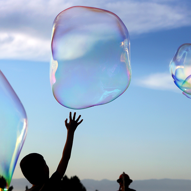 Flossie balloons bubbles INP