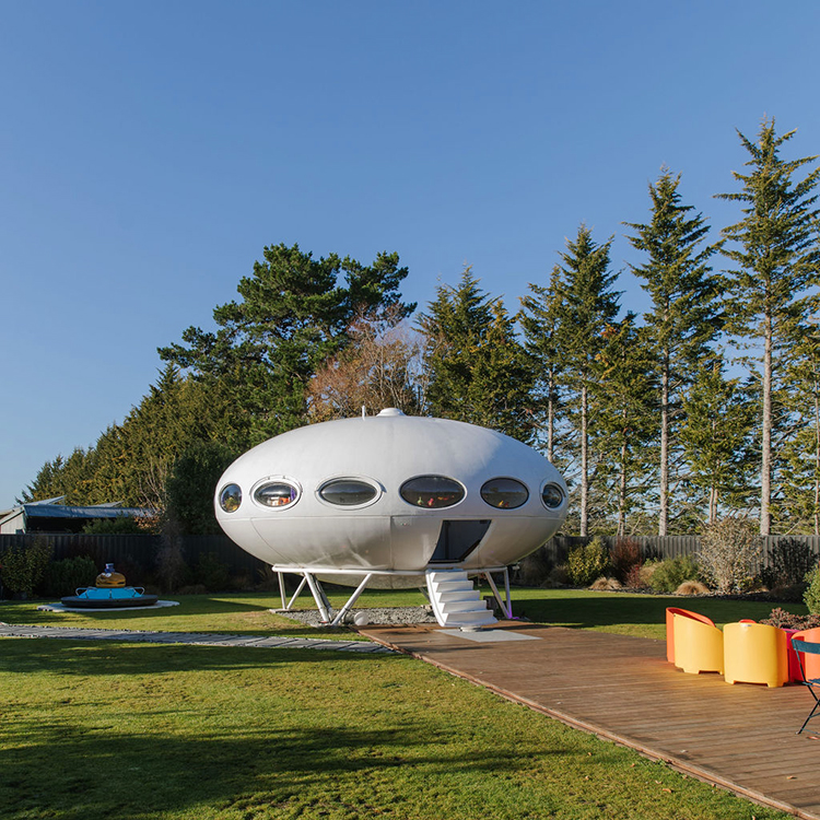 UFO house garden INP