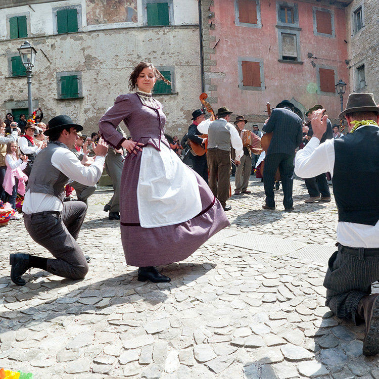 Tuscany dancers INP