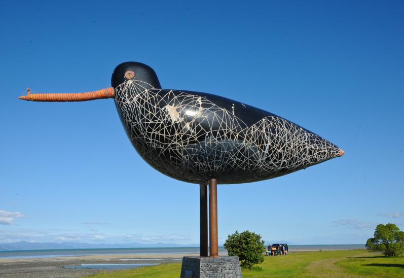 Oystercatcher sculpture on the Seabird Coast