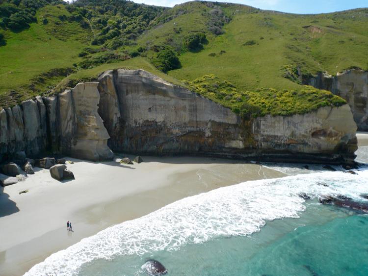 Tunnel beach