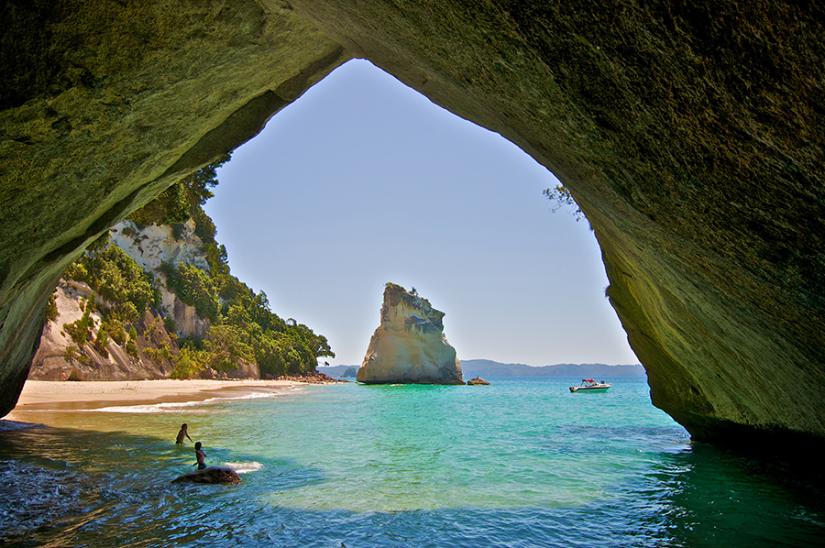 The iconic arch at Cathedral Cove