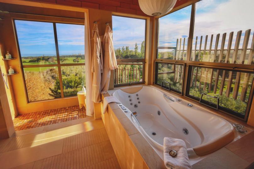 A bathroom at Hapuku Lodge