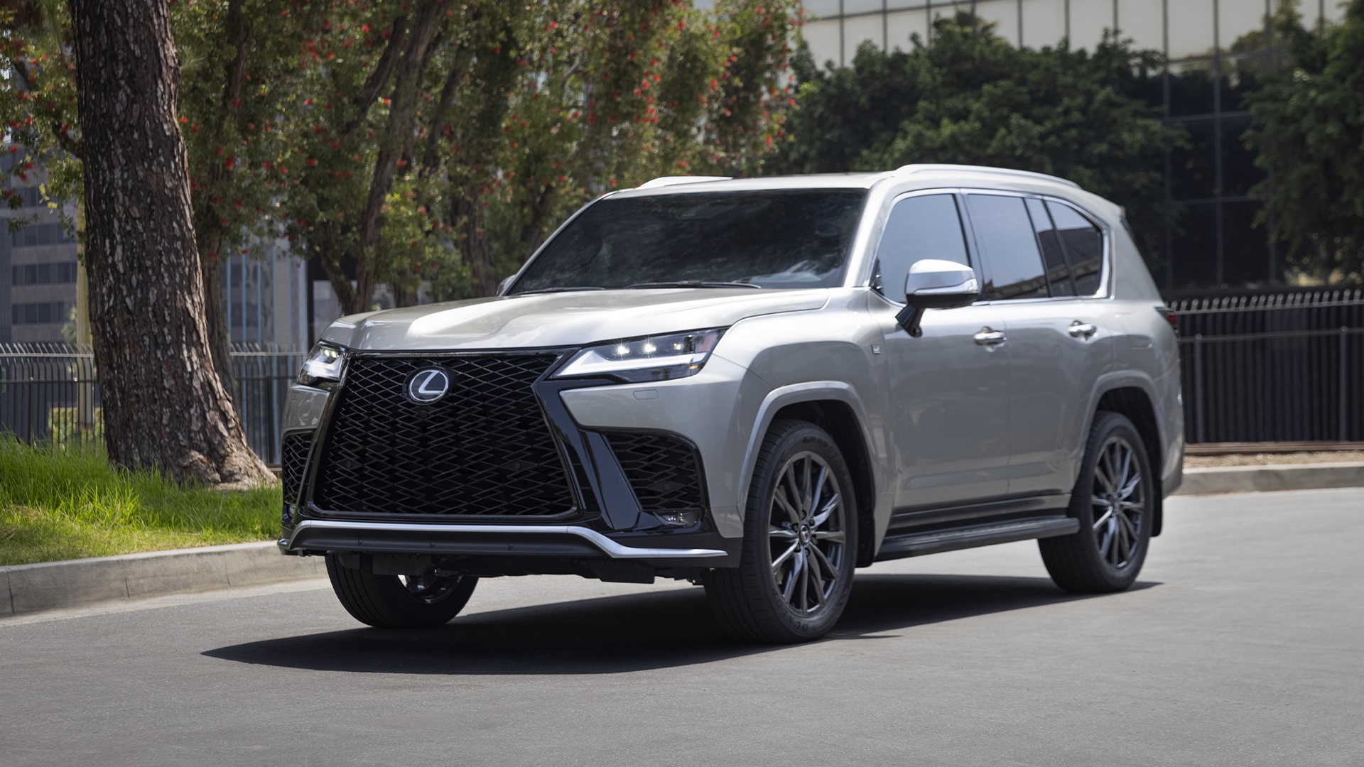 Lexus LX. intext2jpg