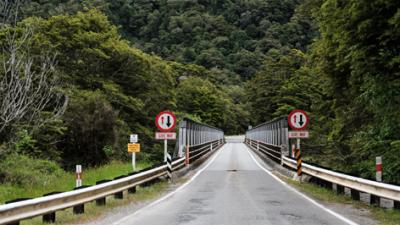 One way bridge