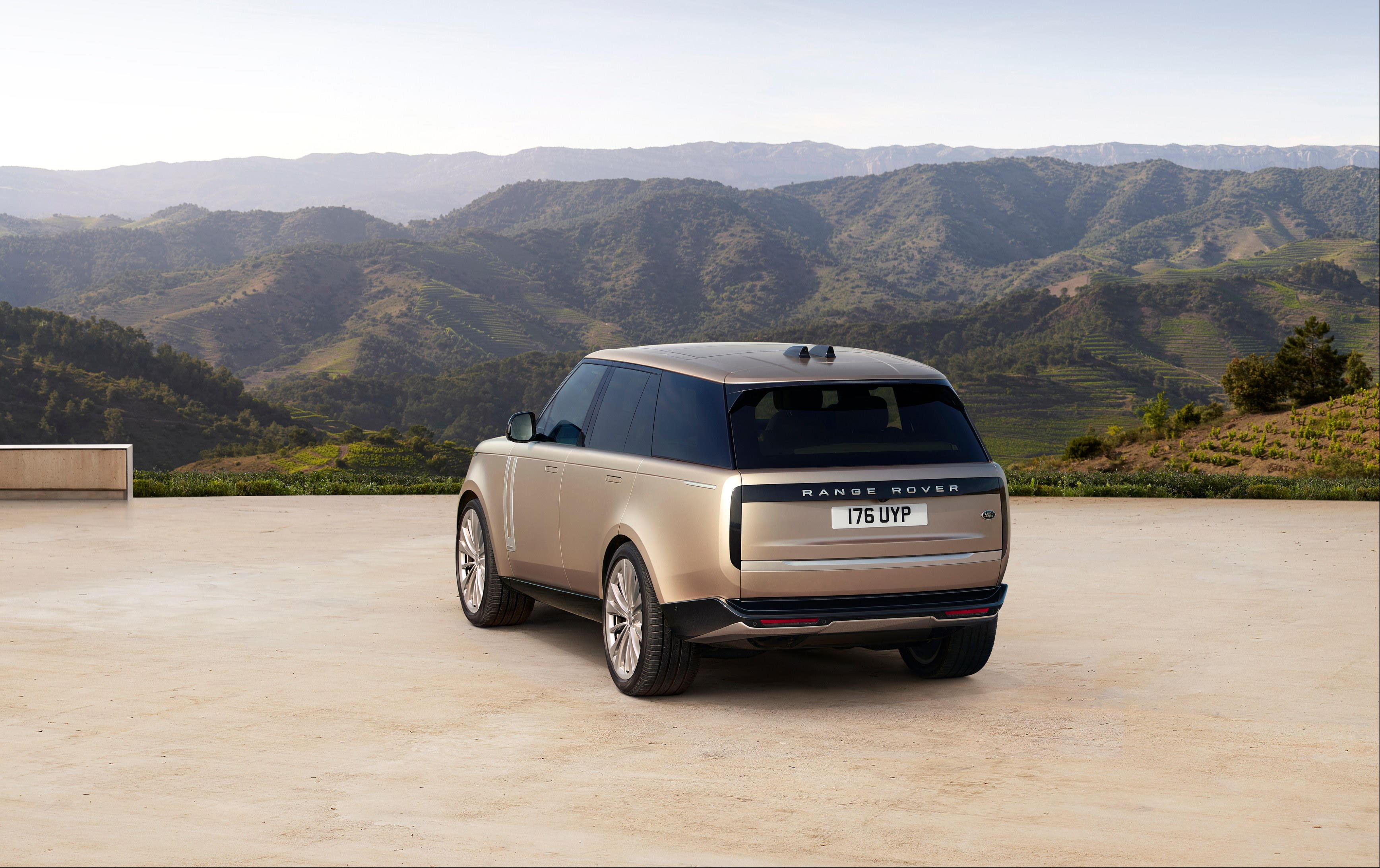 Range Rover rear three quarer scenic view Blog