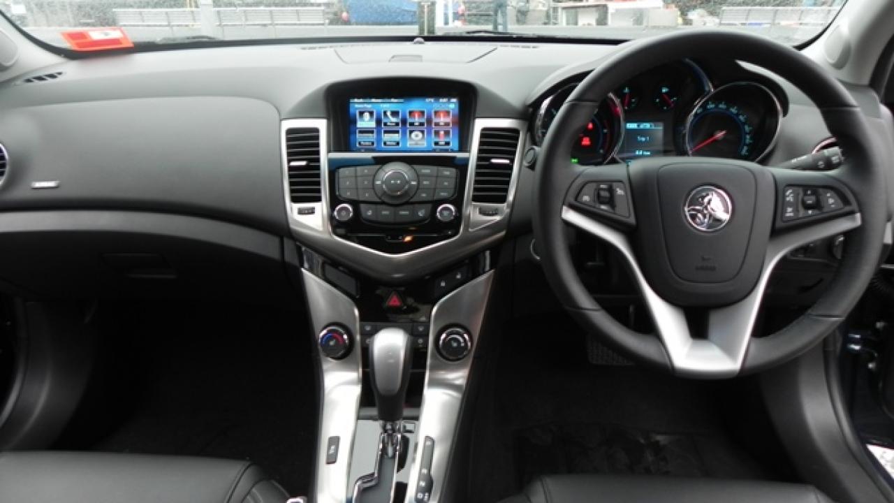 holden cruze infotainment system