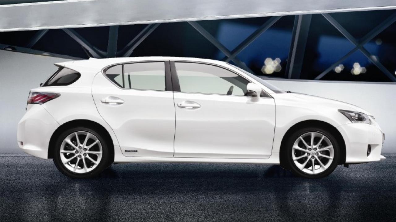 2011 lexus store ct 200h