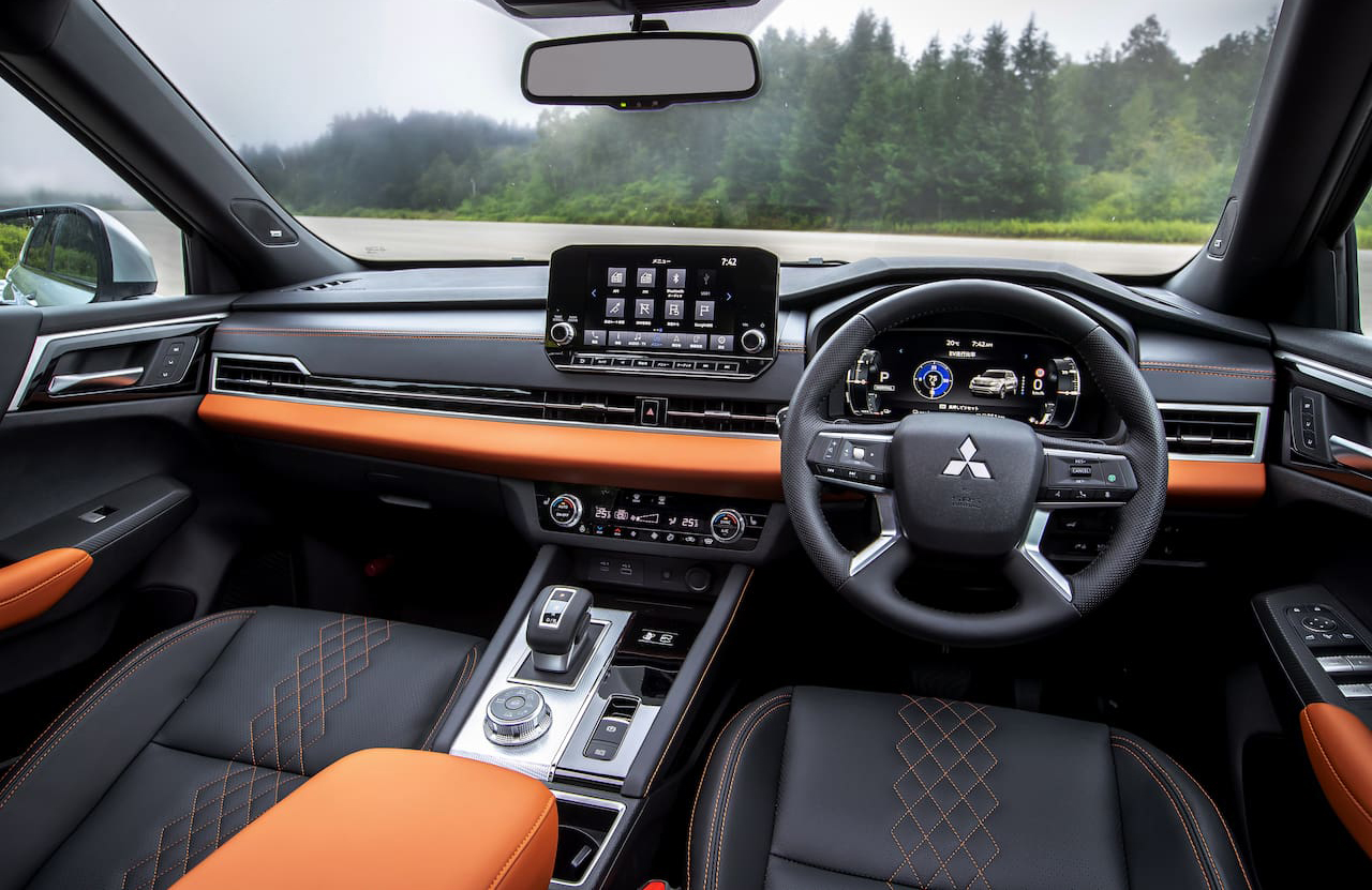 2023 Mitsubishi Outlander PHEV interior dashboard