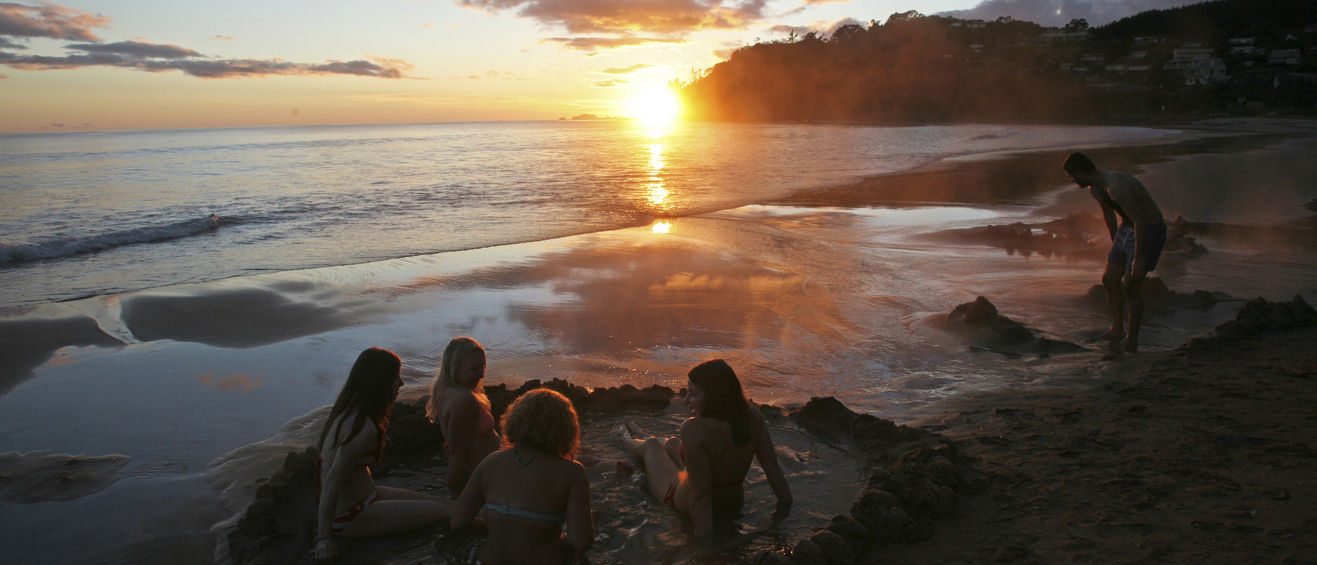 Hot Water Beach: dig your own spa pool