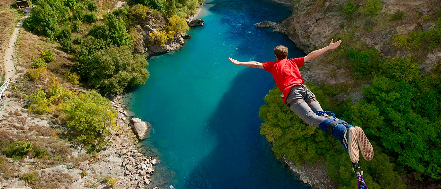 Bungy jump in Queenstown: test your limits